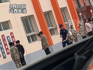 教官对学生叠的被子无语凝噎 军训尺度引热议