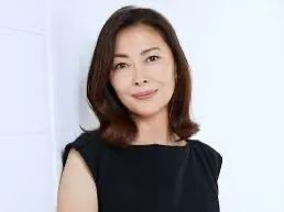 中山美惠浴缸离世震惊全国，警方调查缘由引发热议 演艺生涯辉煌终结