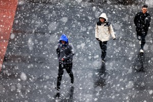 北京雨雪天氣預(yù)計(jì)今日21時(shí)結(jié)束 春雪紛飛京城