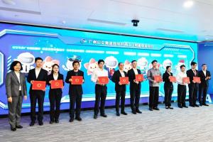 广州公交首批AI员工持证上岗 开启“硅基员工”新时代