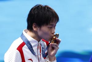 18岁全红婵已获三块奥运金牌 生日之际荣誉满载