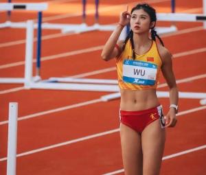 吳艷妮賽場化妝是媽媽建議的 美美地上場