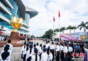 香港舉行五四升旗禮 致敬老戰(zhàn)士
