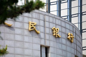 A股三大指數(shù)高開(kāi)低走 軍工股爆發(fā) 多因素影響市場(chǎng)走勢(shì)