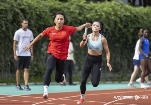 梁小靜：極限交接導(dǎo)致失誤 雨天賽場意外頻發(fā)