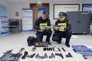 海关查获一起走私枪支进境案 6把压缩气体枪被截获