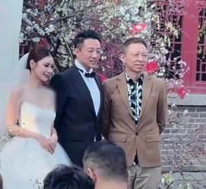 汪小菲馬筱梅當(dāng)眾擁吻 甜蜜婚禮刷爆社交平臺(tái)