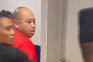 媒體人：掌摑北京隊(duì)內(nèi)工作人員的紅衣男子被拘留8天 罰款300元 襲擊記者也受罰