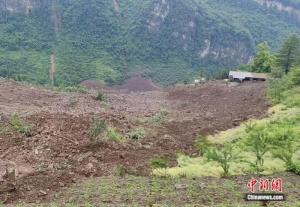 貴州大方縣山體滑坡救援現(xiàn)場(chǎng) 多方力量緊急馳援