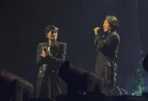 陳小春演唱會(huì)現(xiàn)場被鄭伊健感動(dòng)落淚 古惑仔兄弟再同框