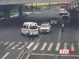 女子田間被毒蛇咬傷 手掌手臂都黑了 警醫(yī)聯(lián)動急速救援