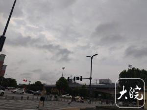 2025安徽高考首日 雨中趕考請注意安全