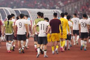 媒體：痛苦的反思讓中國(guó)足球更痛苦 放下包袱享受足球