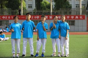 五胞胎同時(shí)參加高考50多萬費(fèi)用被免 學(xué)校助力圓夢