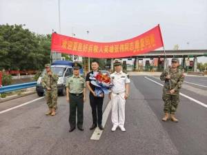 勇救5人的軍人榮歸故里 英雄凱旋受贊譽