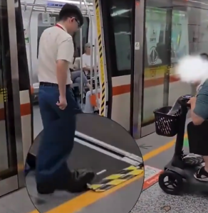 細(xì)節(jié)滿分,！杭州地鐵工作人員協(xié)助乘客無障礙上下車