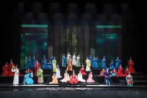 陳麗君成都首演再現(xiàn)滾樓梯名場面 創(chuàng)新演繹震撼觀眾