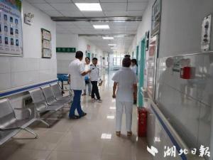 女子因腹脹去醫(yī)院竟生下男嬰 多科室協(xié)作救急