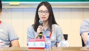 王虹韋東奕課后討論似對(duì)暗語 數(shù)學(xué)之光交匯