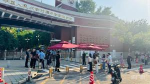 中考首日北京警方投入7000余名警力服務(wù)考生 全力護(hù)航考試安全