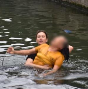 俄羅斯留學(xué)生跳河救落水阿姨 英勇行為獲贊