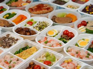 火車(chē)上開(kāi)始提供“減肥餐” 健康輕食引領(lǐng)新選擇