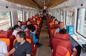 京津冀首列觀光旅游列車在京發(fā)車 移動文化空間啟程