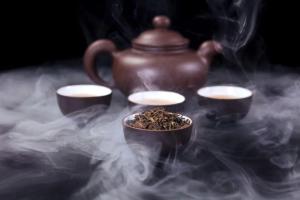 用茶水送服藥物,，到底是有效輔助??還是??暗藏風(fēng)險(xiǎn)??？ 科學(xué)用藥,，從白開水開始