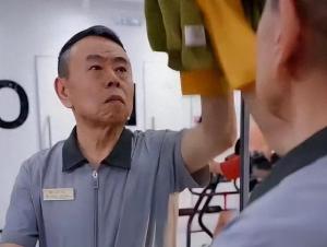 68岁潘长江演短剧10天2亿播放量 保洁大叔角色走红