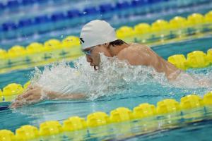 全运会男子100米蛙泳：蛙王覃海洋59秒25预赛第1，轻松晋级半决赛 夺冠热门展现实力