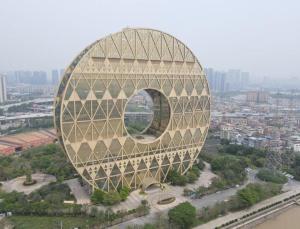 “最丑建筑"铜钱大厦拍卖无人报名 争议地标面临二次挂拍