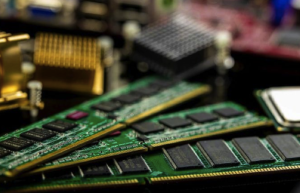 一年涨价三倍内存条涨幅比黄金还高？内存条变身电子茅台价格为何疯涨