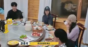 刘嘉玲帮邵子恒成功追星梁朝伟！谁没被邵子恒追星梁朝伟的样子可爱到