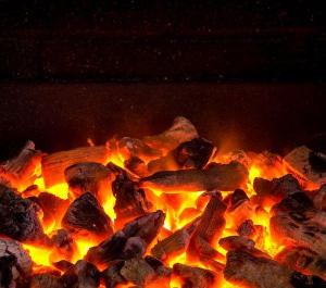 煤炭火热！动力煤价格突破800元／吨大关，创年内新高 供需错配推涨