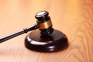 男子婚宴饮酒后猝死家属索赔141万 法院判决新郎及同饮者担责