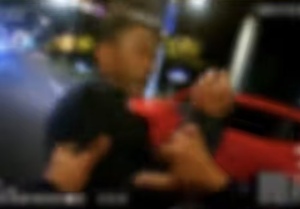 2兄弟醉酒后阻碍交警执法被抓 一人涉嫌袭警罪被刑拘