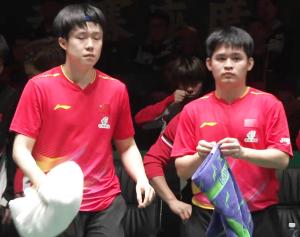 混团世界杯：国乒再被突破！王楚钦/林诗栋1-2不敌日本世界冠军 国乒面临严峻考验