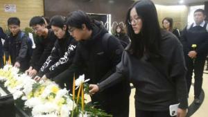 “中國(guó)好人”房金妹去世 市民自發(fā)送別房媽媽