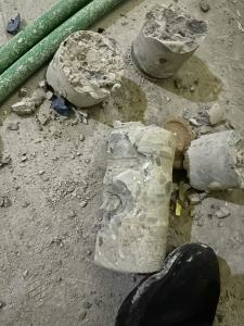 新房裝空調(diào)，師傅將承重梁鋼筋打斷?業(yè)主安全受威脅