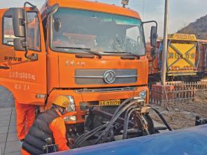 北京拉響暴雪道路結(jié)冰雙預(yù)警 今冬首場降雪來襲