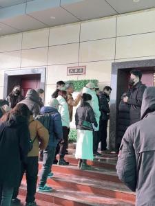 儿子在何晴告别仪式上追忆母亲：妈妈喜欢雪，北京初雪是为她而下