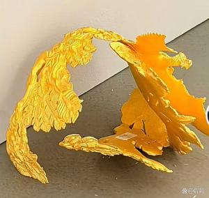 4斤黄金凤冠展出时为何没加固罩子 责任推卸引争议