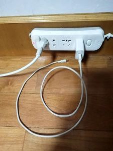 实验揭秘：空载的充电器，为何成了“隐形火种”？