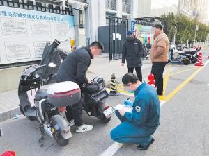 二手电动车带牌好卖不过户存风险 隐患多需谨慎