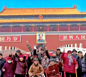 男子绘出巨型“天安门”成网红打卡点 圆老人梦想