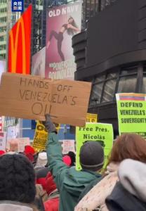 美国多地爆发反战示威 抗议特朗普军事行动