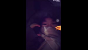 全红婵在去爸爸果园路上自拍千禧手势舞