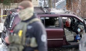 一起枪杀案再次引爆火药桶，医生想救助遭射杀女子被ICE斥退