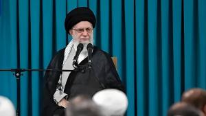 伊朗总统称正全力根除腐败改善民生 面临严峻内政危机