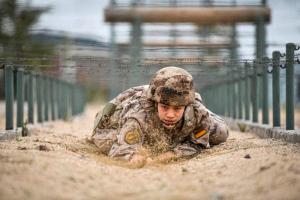 火箭军骨干带头跨好新年开训第一步 模范引领战味浓
